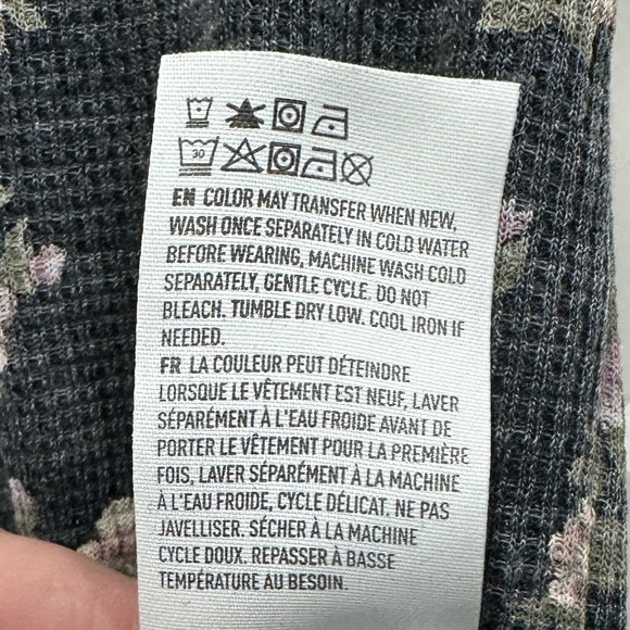 AEO Dark Blue Floral Short Sleeve Crop Top - Size Small - Picture 6 of 8